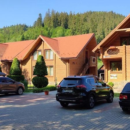 Mini Hotel Zakrut Татарив Екстериор снимка