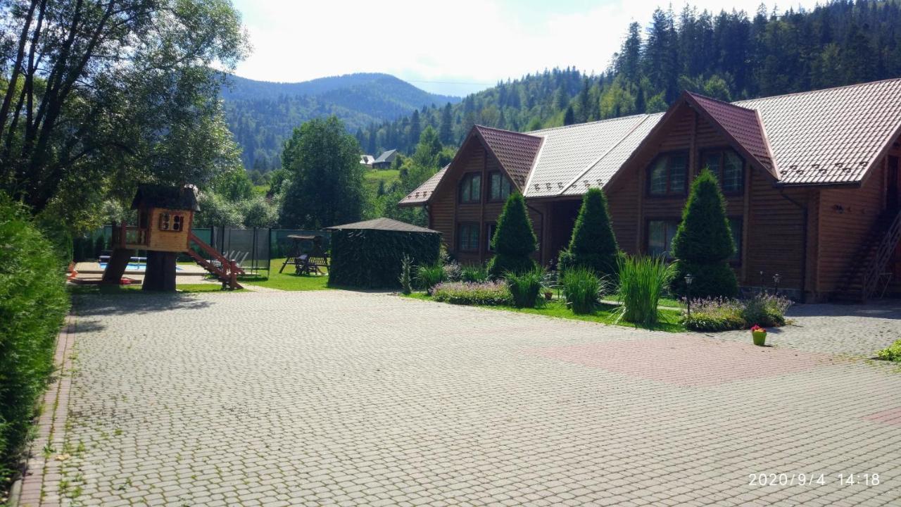 Mini Hotel Zakrut Татарив Екстериор снимка