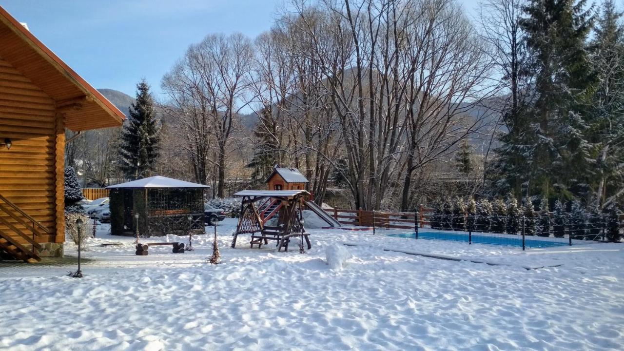 Mini Hotel Zakrut Татарив Екстериор снимка