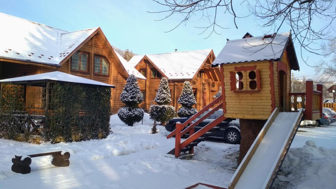 Mini Hotel Zakrut Татарив Екстериор снимка