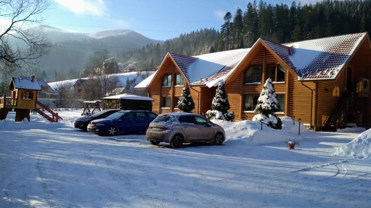 Mini Hotel Zakrut Татарив Екстериор снимка