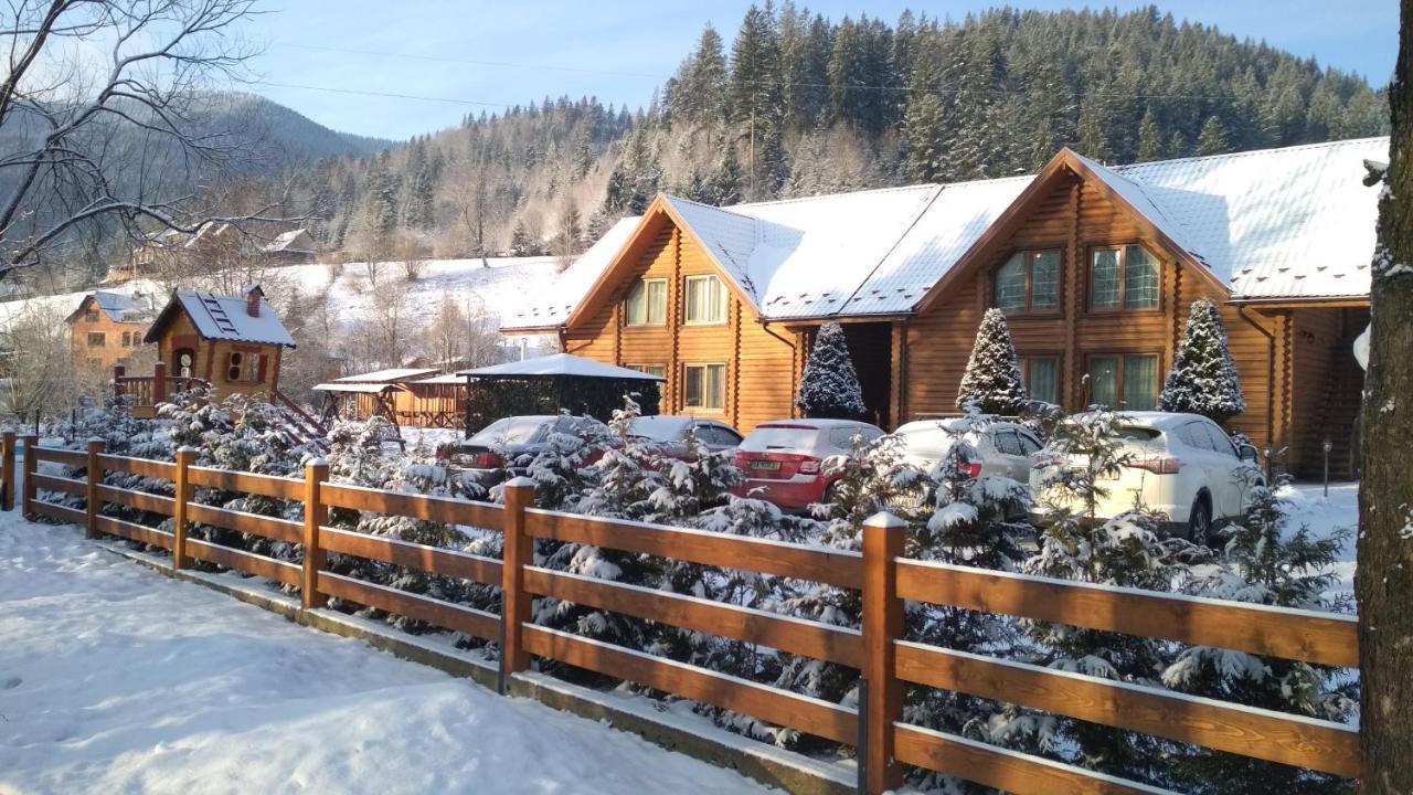 Mini Hotel Zakrut Татарив Екстериор снимка