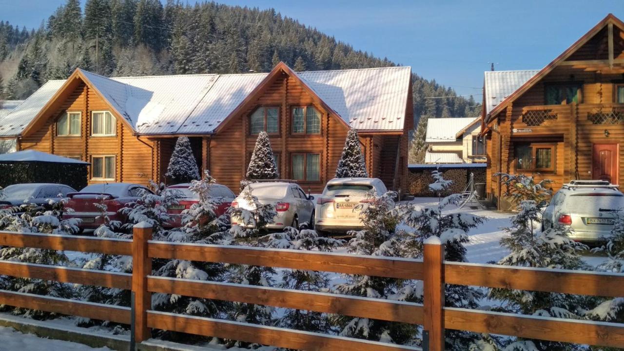 Mini Hotel Zakrut Татарив Екстериор снимка