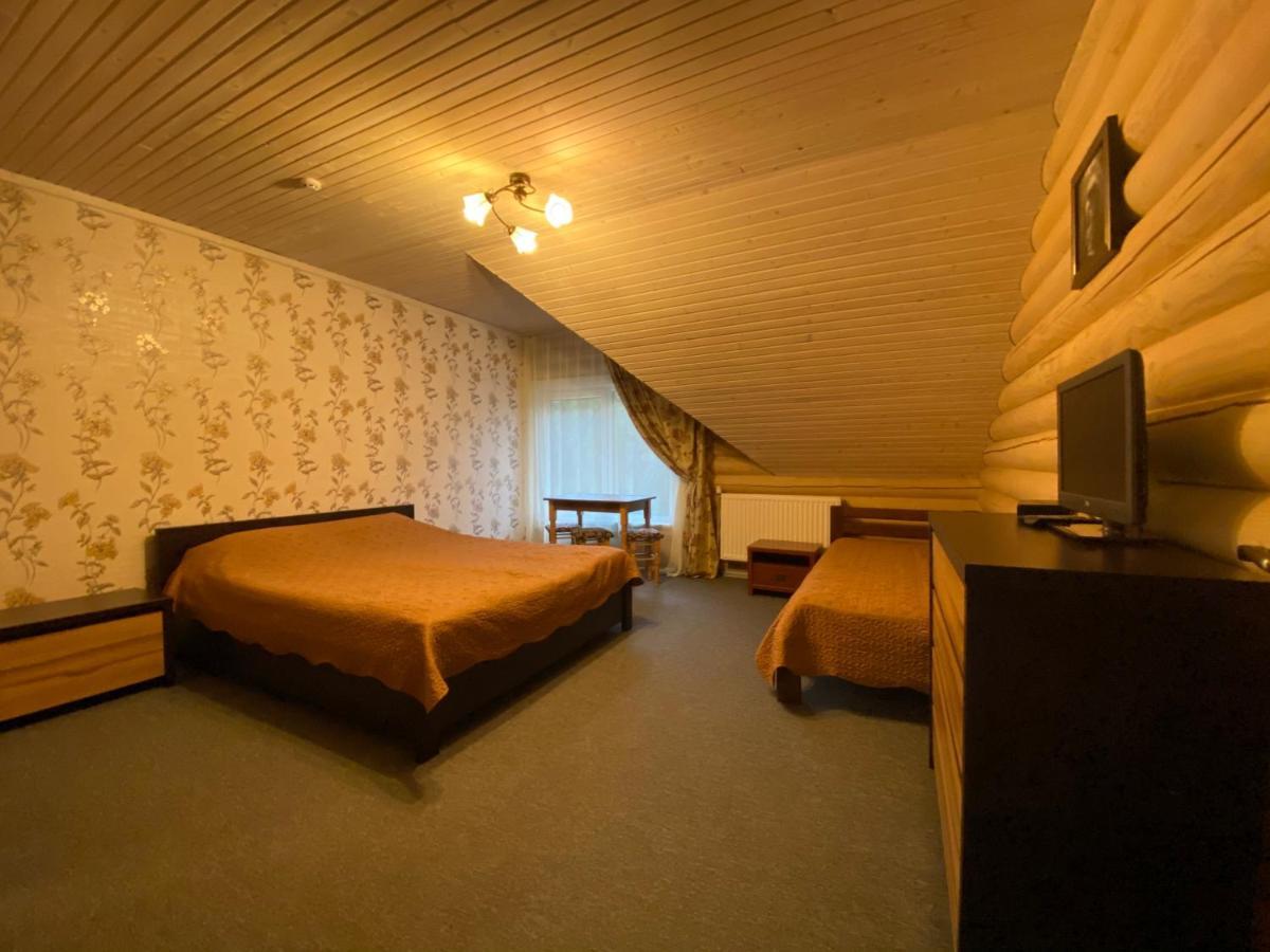 Mini Hotel Zakrut Татарив Екстериор снимка