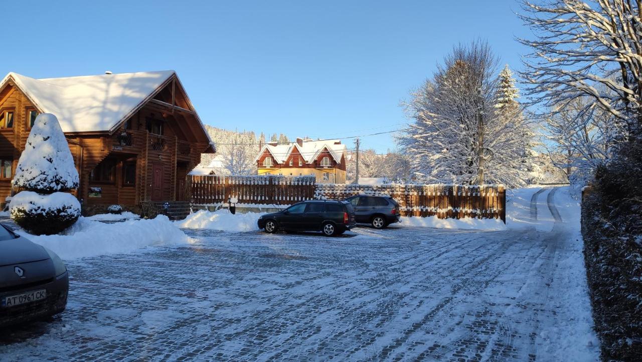 Mini Hotel Zakrut Татарив Екстериор снимка