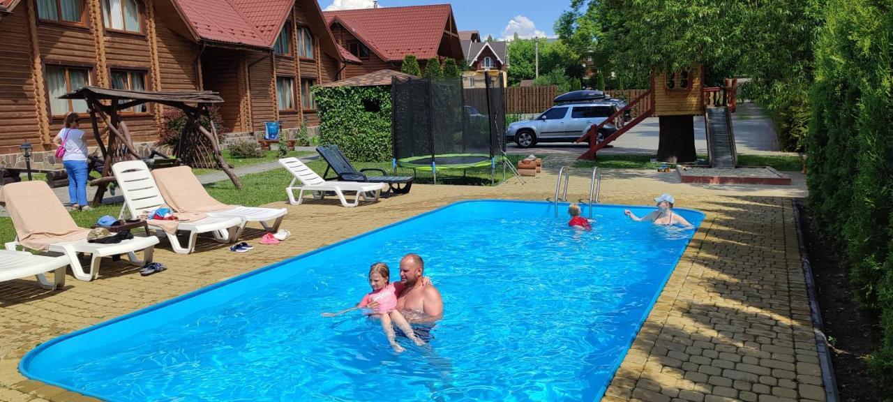 Mini Hotel Zakrut Татарив Екстериор снимка