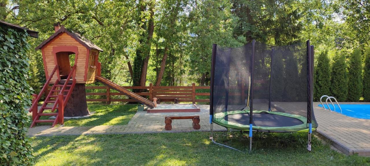 Mini Hotel Zakrut Татарив Екстериор снимка