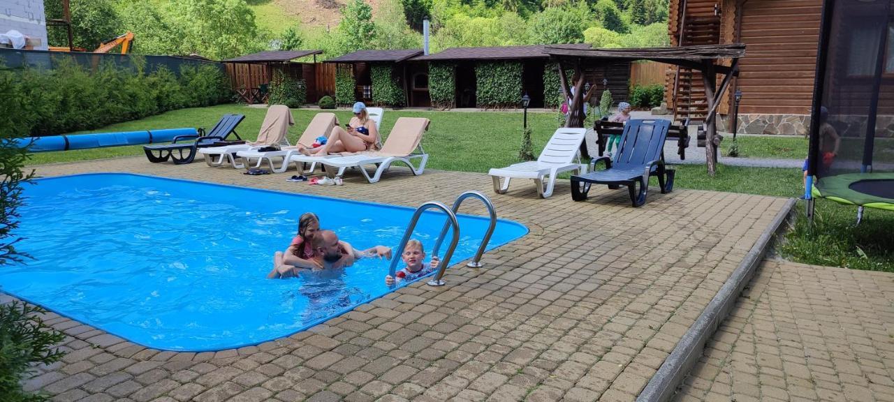 Mini Hotel Zakrut Татарив Екстериор снимка