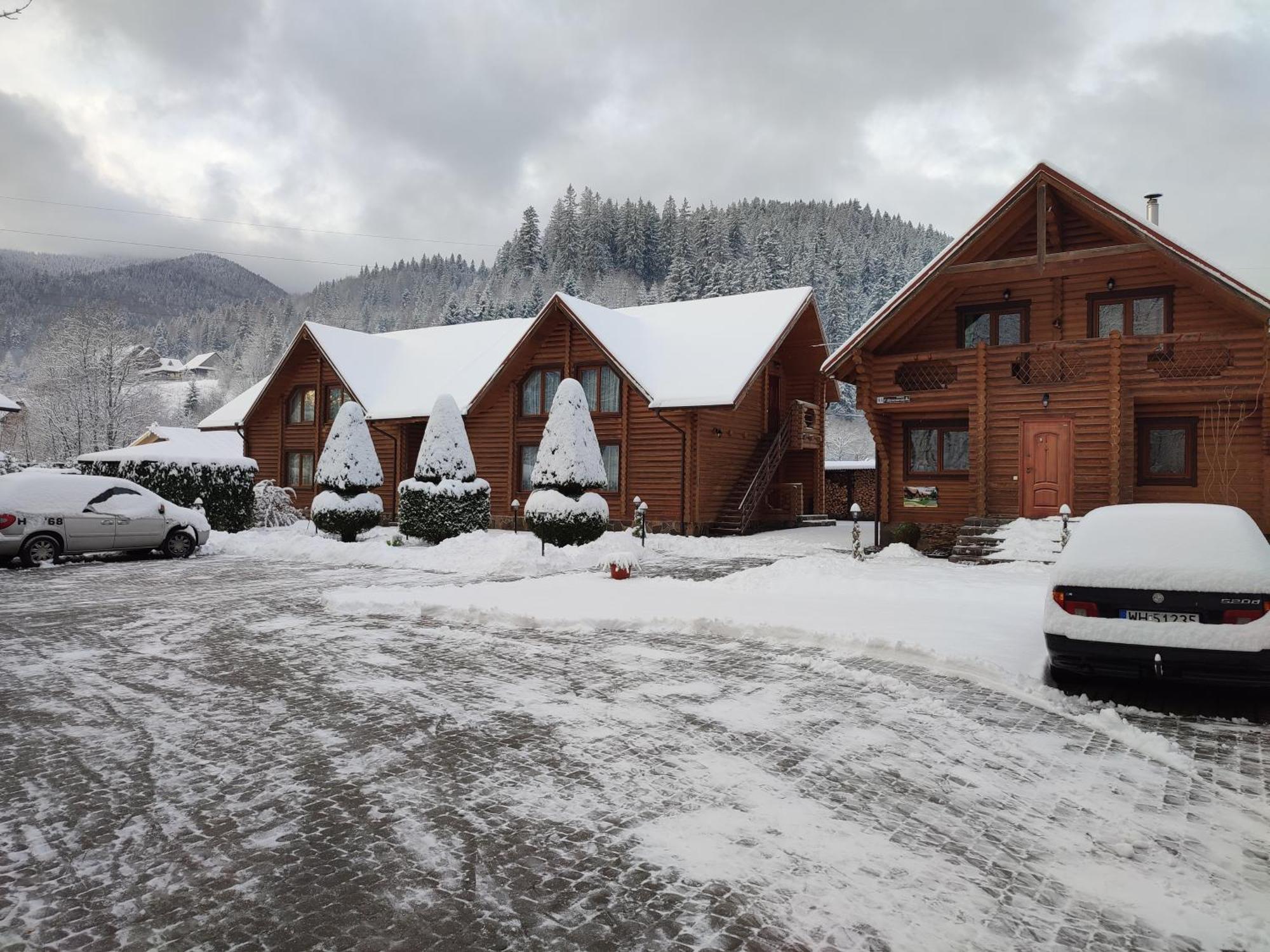 Mini Hotel Zakrut Татарив Екстериор снимка