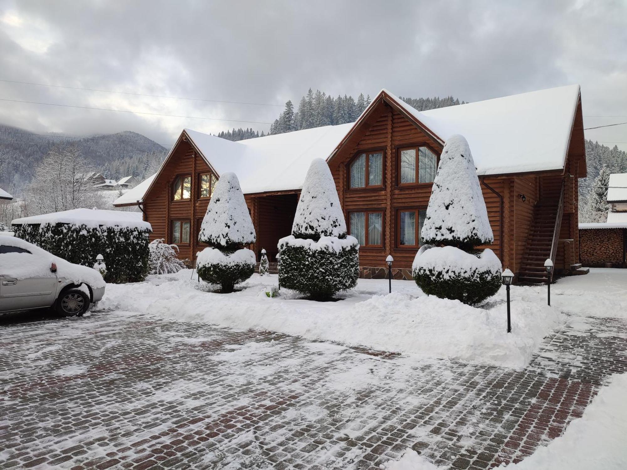 Mini Hotel Zakrut Татарив Екстериор снимка